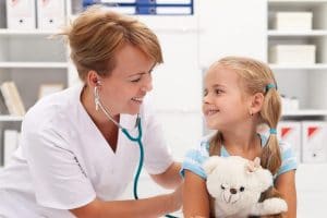 Kind beim Arzt